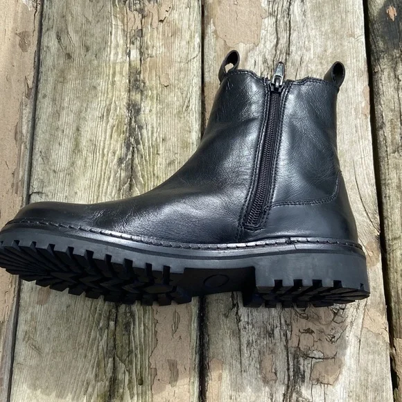 Women’s Zara Chunky Lug Black Leather Ankle Boots Size 5, Excellent Condition!! - Picture 5 of 14